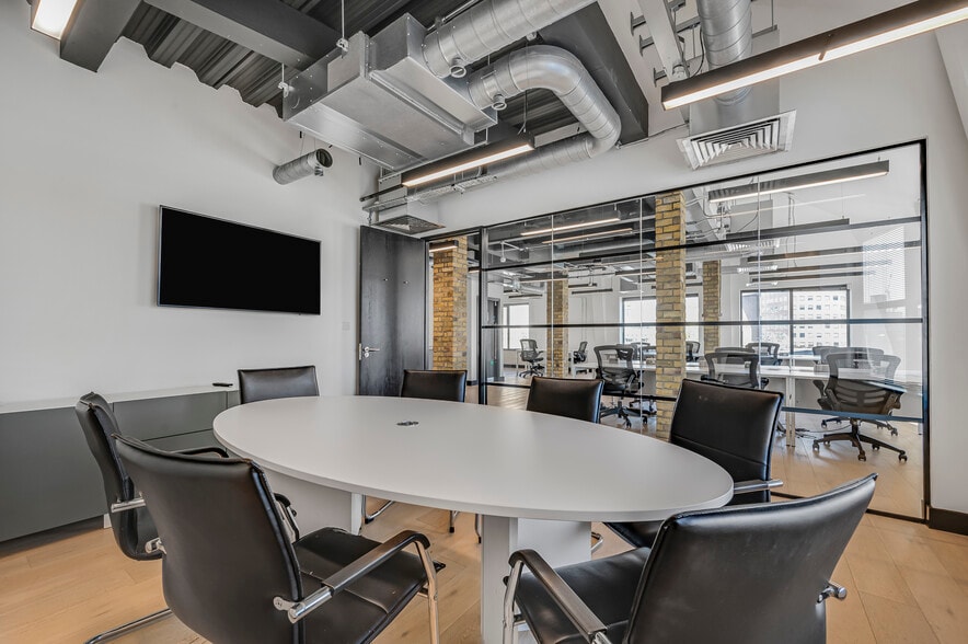 2-4 Southwark St, London to rent - Interior Photo - Image 3 of 10