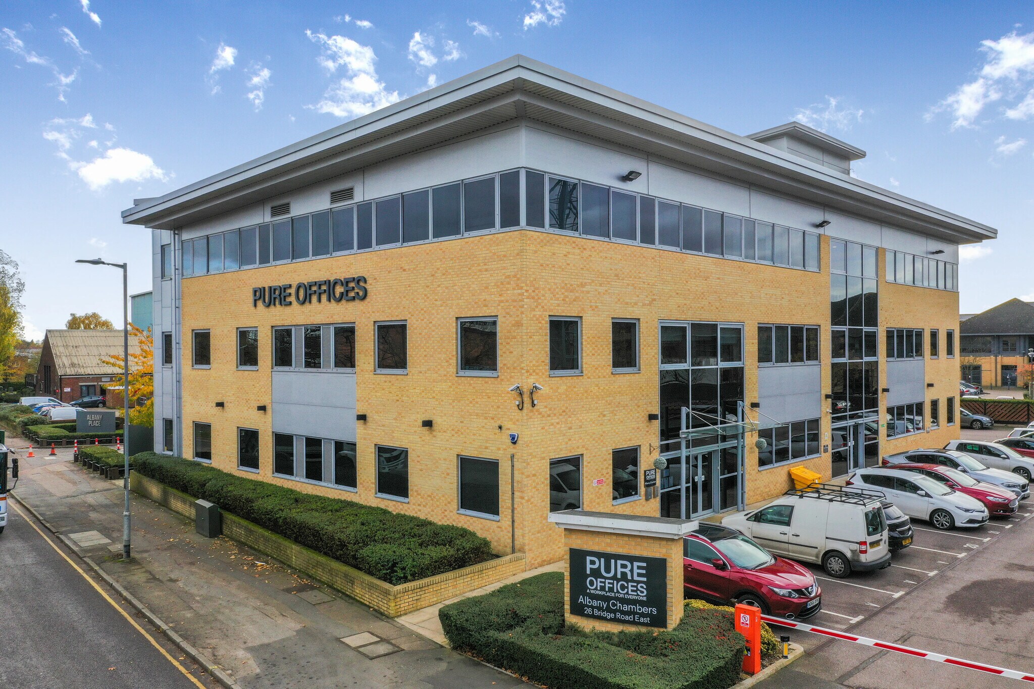 26 Bridge Rd E, Welwyn Garden City to rent Building Photo- Image 1 of 10