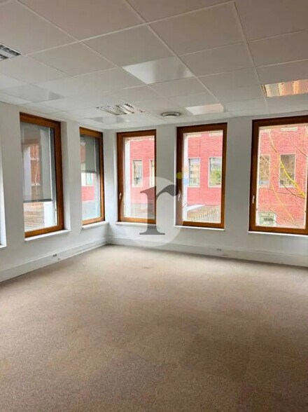 Office in Lille to rent - Interior Photo - Image 2 of 6