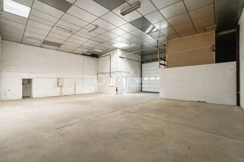 Light Industrial in Saint-Michel-sur-Orge to rent Interior Photo- Image 1 of 5