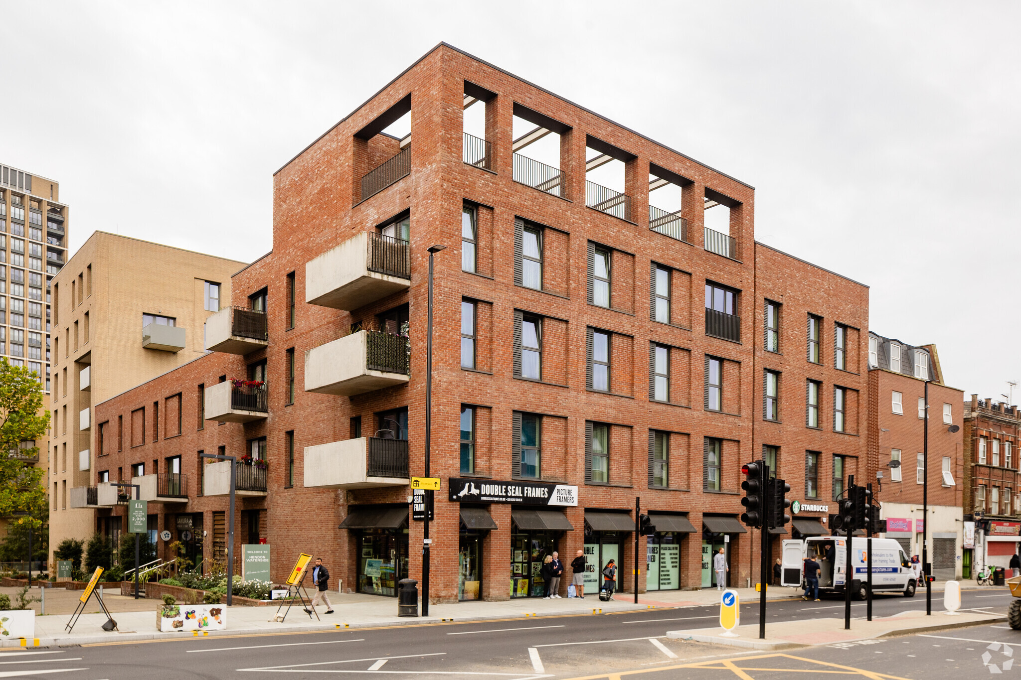 195 West Hendon Broadway, London to rent Primary Photo- Image 1 of 3