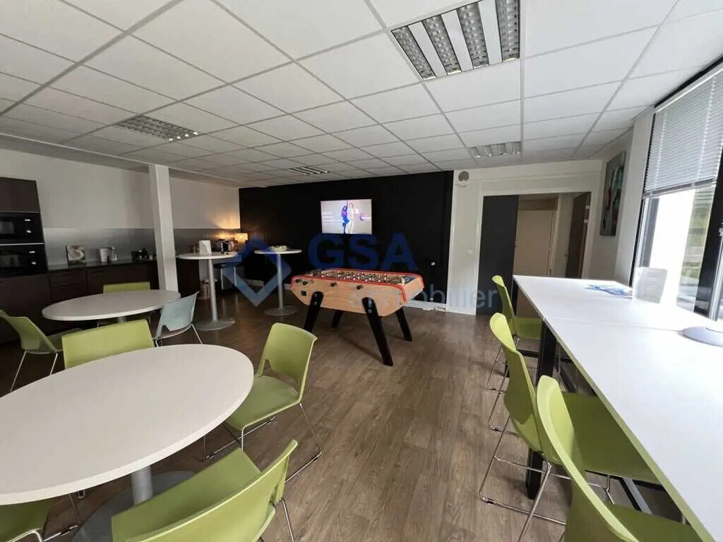 Location Bureaux 731 m² - Photo 1
