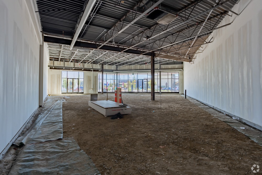 901 64th Ave NE, Calgary, AB to rent Interior Photo- Image 1 of 5