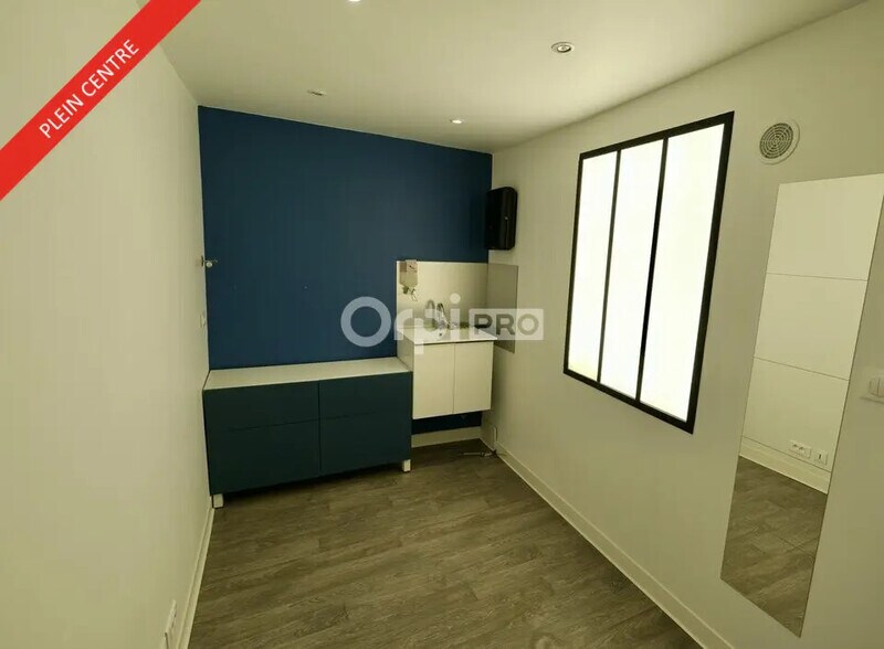 Retail in Nantes to rent - Interior Photo - Image 3 of 6