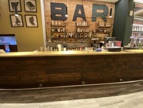 Retail in Barcelona, Barcelona to rent Interior Photo- Image 2 of 11