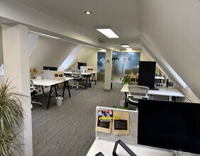 4 Southdown Rd, Harpenden to rent Interior Photo- Image 2 of 4