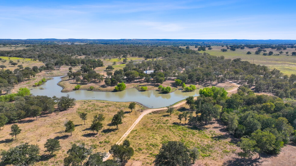 5501 Old Colony Line Rd, Lockhart, TX for sale - Building Photo - Image 3 of 42