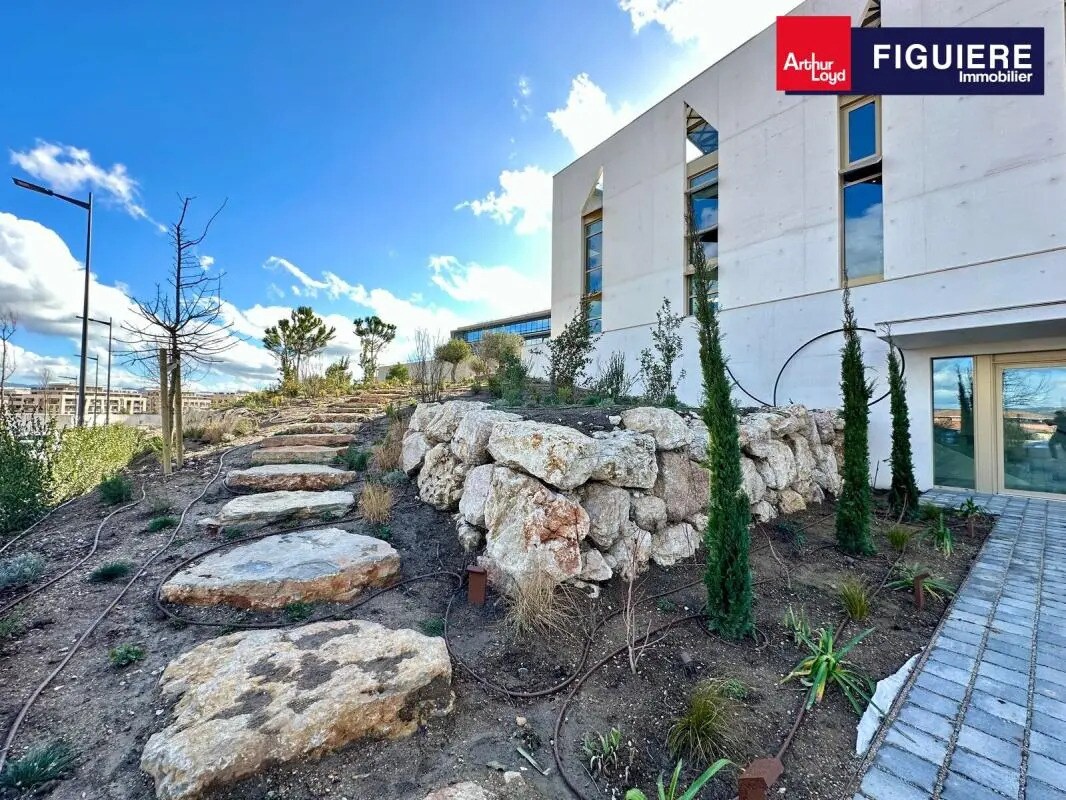 Office in Aix-en-Provence to rent Building Photo- Image 1 of 16