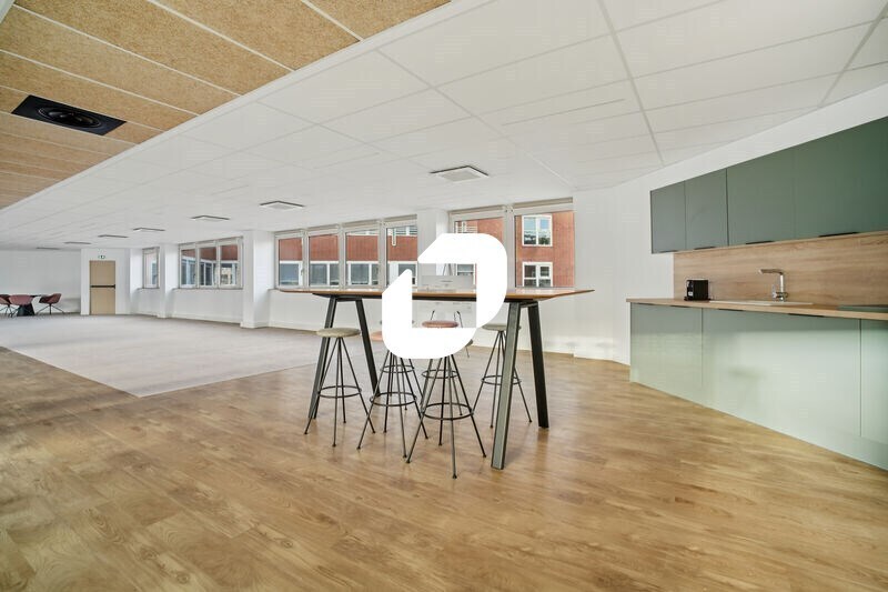 7 Rue Eugène Et Armand Peugeot, Rueil-Malmaison to rent - Building Photo - Image 3 of 19