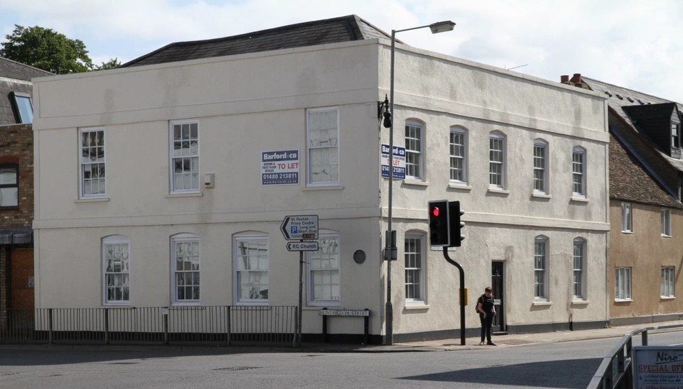 2 Huntingdon St, St Neots for rent - Building Photo - Image 1 of 2