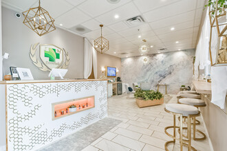 119 W Parkwood Ave, Friendswood, TX for sale Lobby- Image 1 of 1