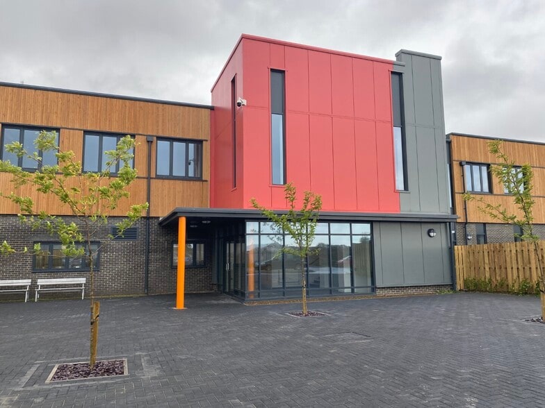 Arrowhead Rd, Ashford to rent - Building Photo - Image 1 of 19