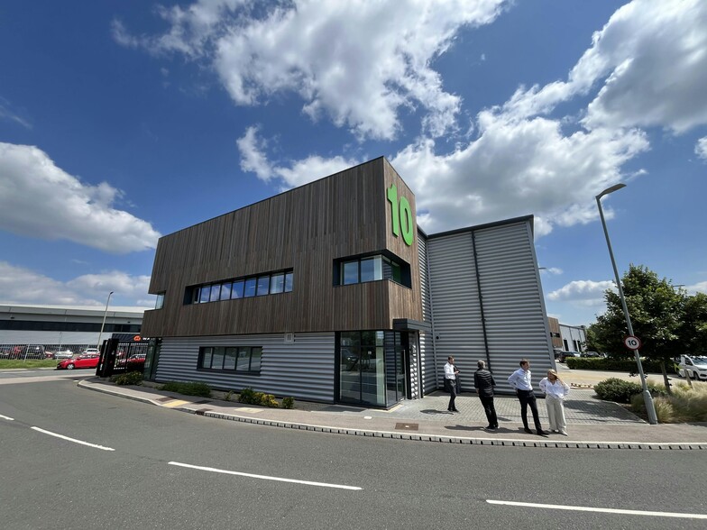 Cray Ave, Orpington to rent - Building Photo - Image 2 of 5