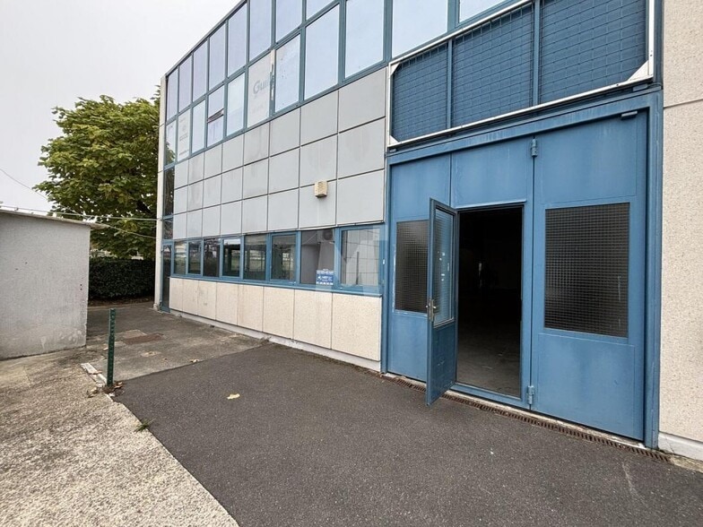 Light Industrial in Fresnes to rent - Building Photo - Image 2 of 13