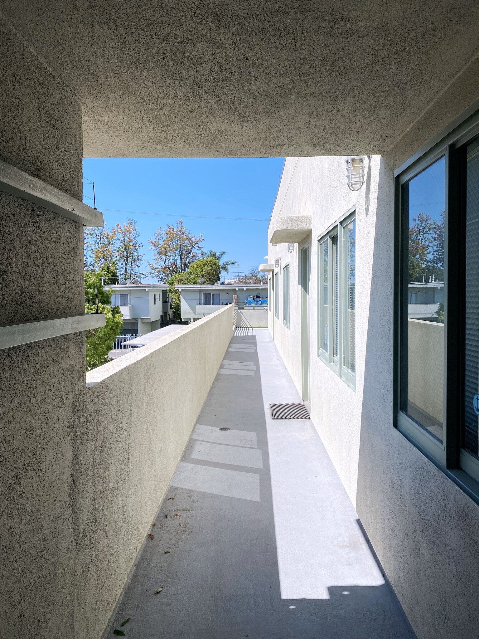 3347 Motor Ave, Los Angeles, CA to rent Interior Photo- Image 1 of 9