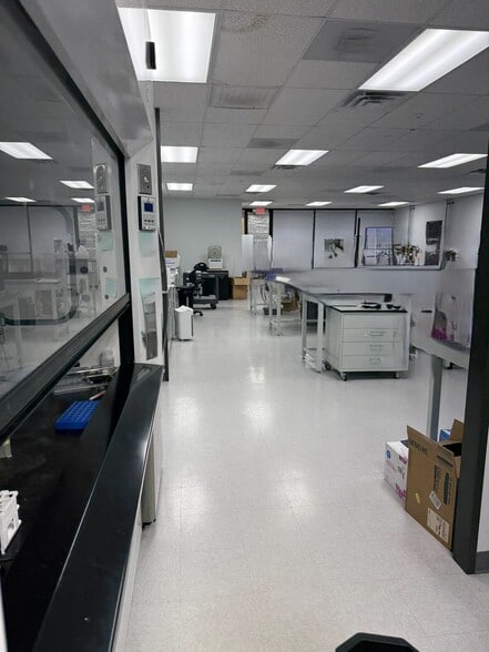 16203 Park Row, Houston, TX to rent - Building Photo - Image 2 of 17