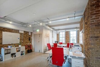 26 Britton St, London to rent Building Photo- Image 1 of 4