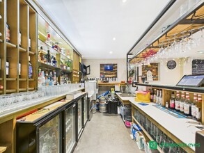 41-43 Wellington St, Luton to rent Interior Photo- Image 2 of 9