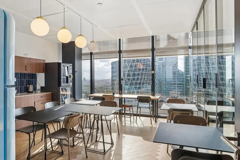 18 Place Des Reflets, Courbevoie to rent - Building Photo - Image 3 of 14