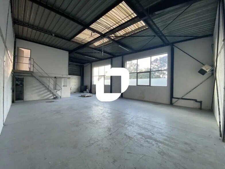 Light Industrial in SAINT-OUEN-L'AUMONE to rent - Building Photo - Image 3 of 8