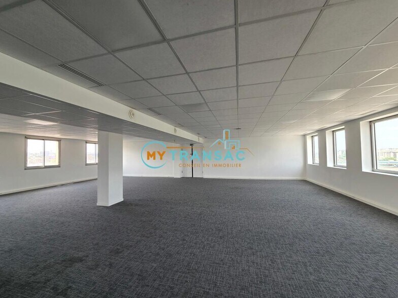 Light Industrial in Ivry-sur-Seine to rent - Interior Photo - Image 2 of 19