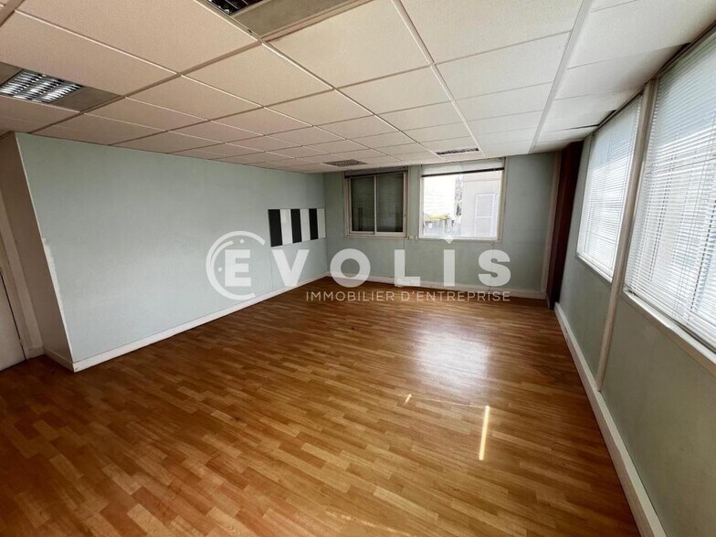 Office in Wissous to rent - Interior Photo - Image 2 of 12