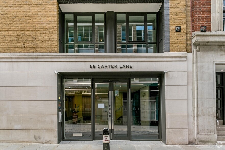 69 Carter Ln, London for sale - Building Photo - Image 1 of 1