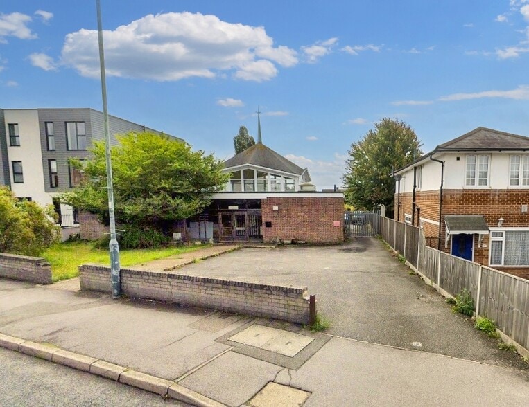 Blackfen Rd, Sidcup for rent - Building Photo - Image 1 of 6