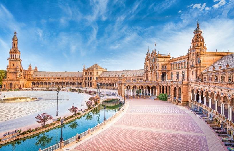 Retail in Seville, Sevilla to rent - Building Photo - Image 3 of 6
