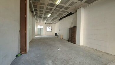 Retail in Manresa, Barcelona to rent Interior Photo- Image 2 of 4