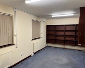 Hardwick Shopping Centre, Banbury to rent Interior Photo- Image 2 of 5