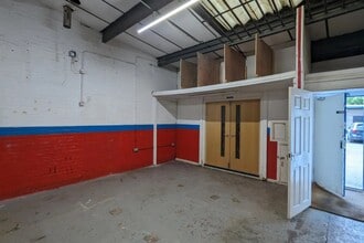 Poland St, Manchester to rent Interior Photo- Image 1 of 7