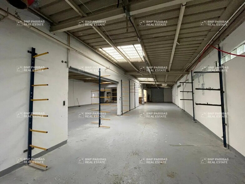 Industrial in Villeneuve-le-Roi for sale - Interior Photo - Image 3 of 6