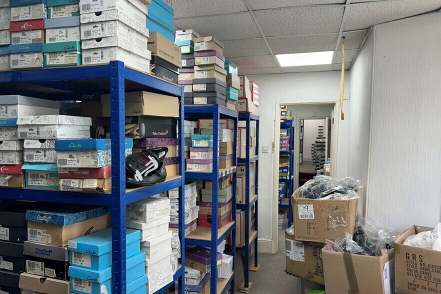 9 Brook St, Tavistock for sale - Interior Photo - Image 3 of 4