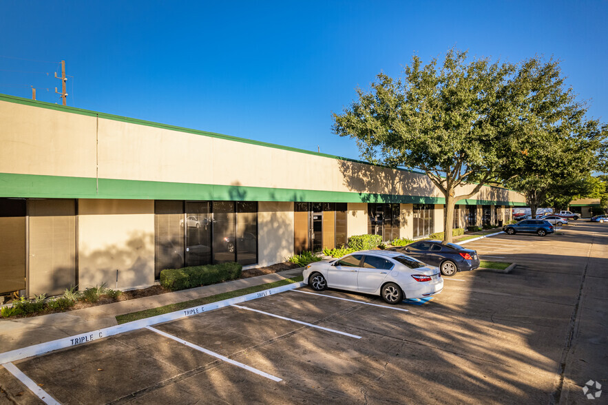 3300-3352 Walnut Bend Ln, Houston, TX for rent - Building Photo - Image 1 of 3