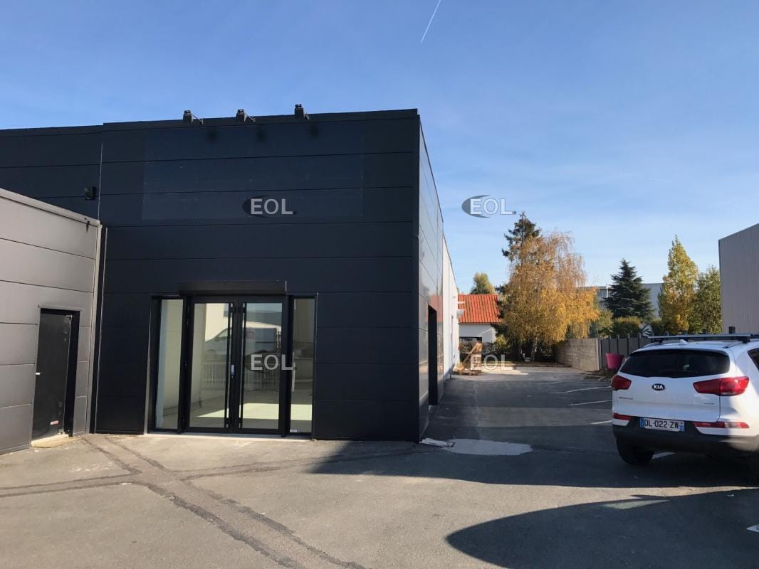 Light Industrial in Pontault-Combault for sale Building Photo- Image 1 of 6