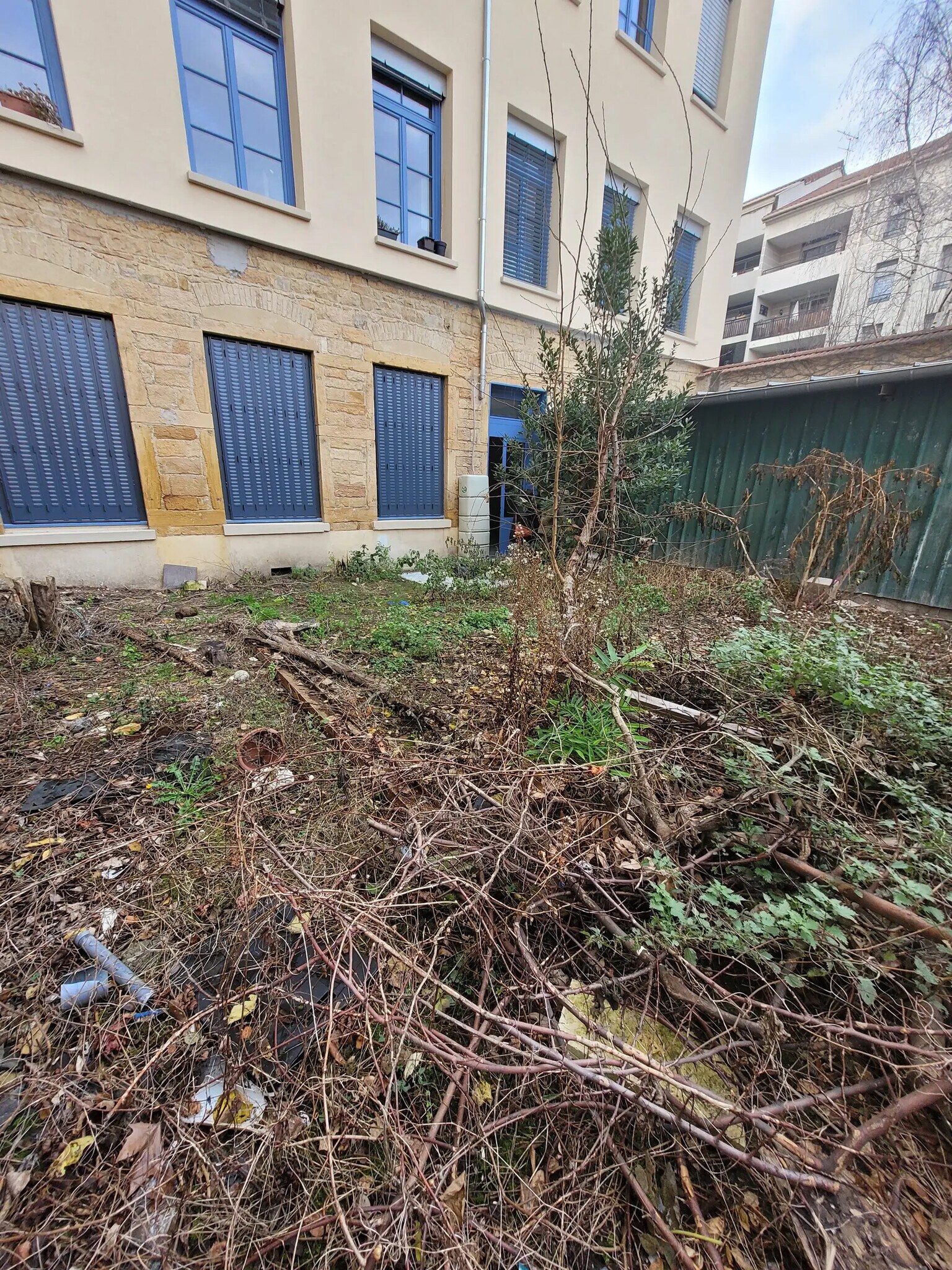 Retail in Lyon to rent Building Photo- Image 1 of 6