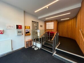 Waterloo Ln, Chelmsford to rent Lobby- Image 1 of 4