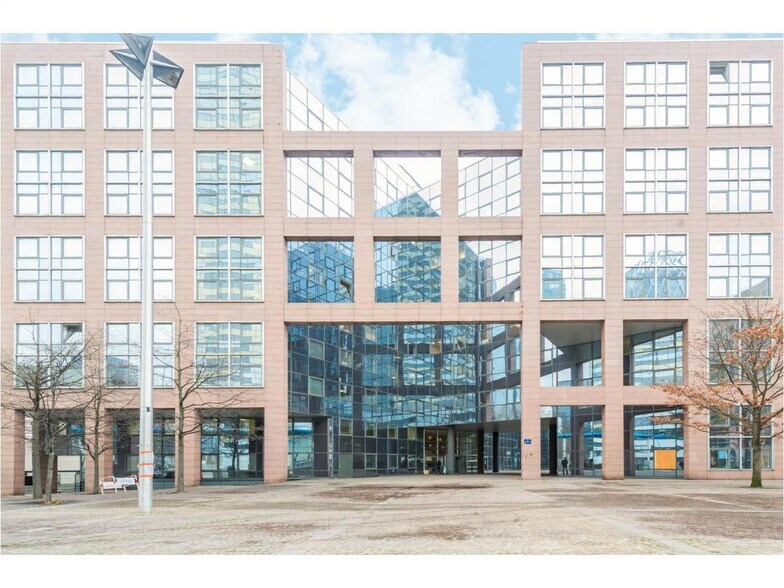 Industrial in Courbevoie to rent - Building Photo - Image 1 of 25