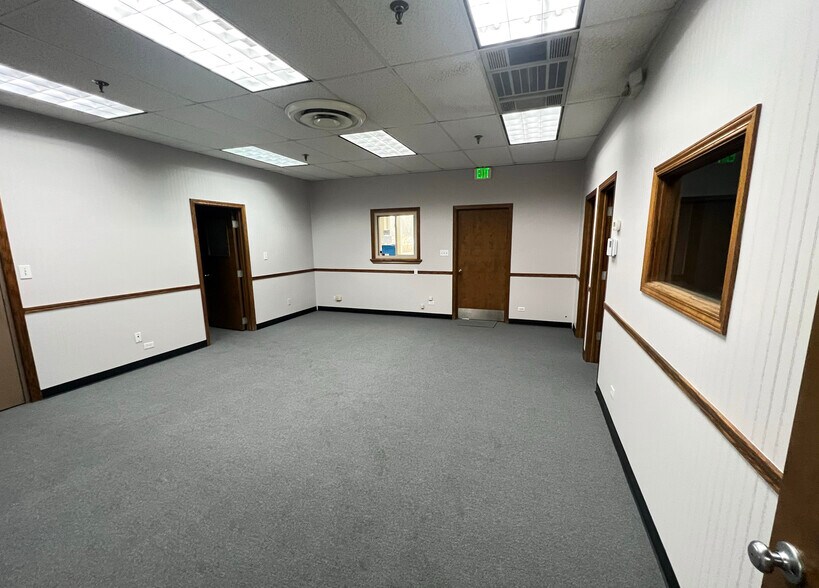 539 W Algonquin Rd, Arlington Heights, IL for sale - Building Photo - Image 3 of 12