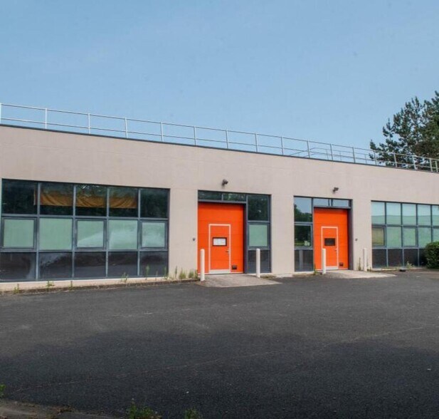 2 Rue De La Prairie, Villebon-sur-Yvette to rent - Building Photo - Image 1 of 6