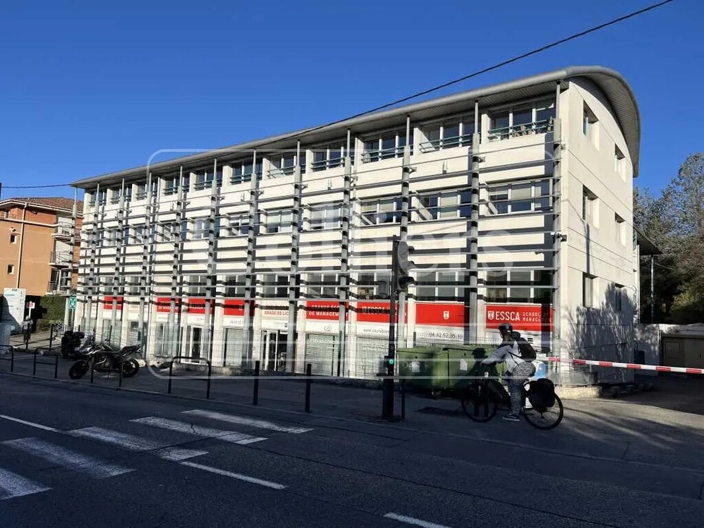 Location Bureaux 780 m² - Photo 1