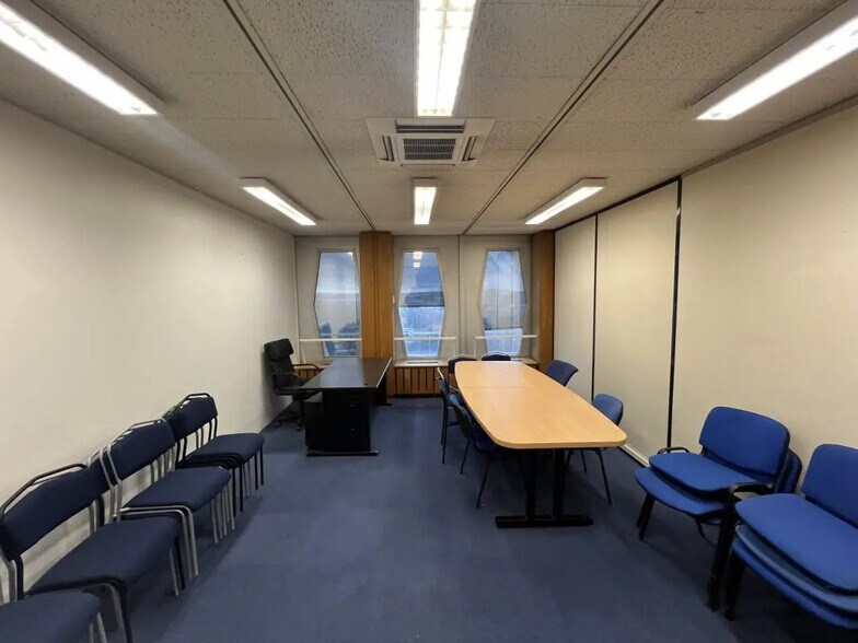 Retail in Thiais for sale - Interior Photo - Image 2 of 11