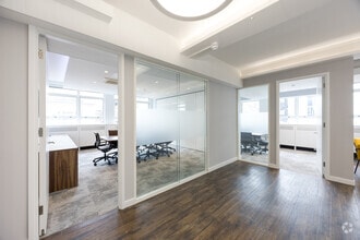 11 Hills Pl, London to rent Interior Photo- Image 1 of 20