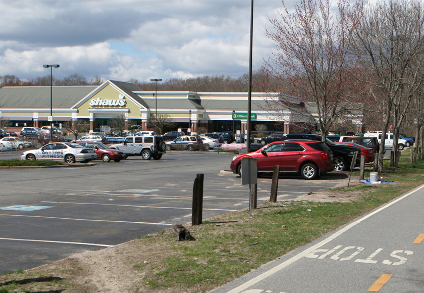 180-186 County Rd, Barrington, RI for rent - Building Photo - Image 3 of 7