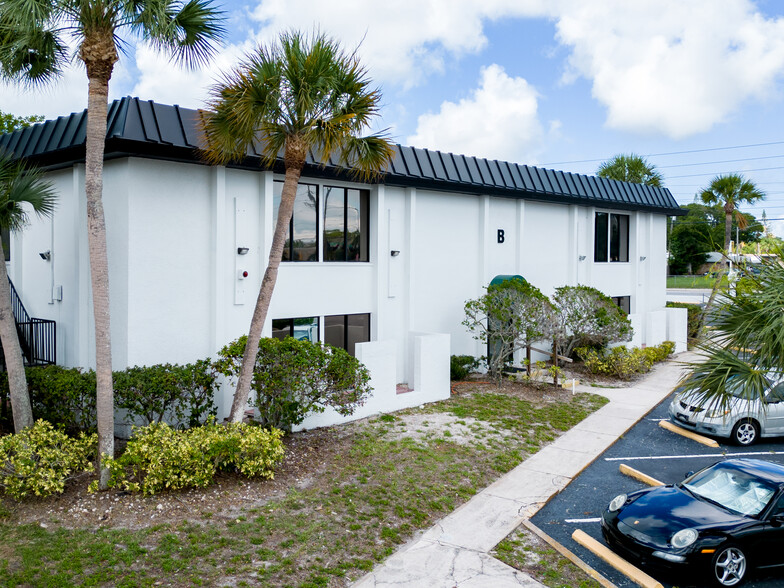 12945 Seminole Blvd, Largo, FL for rent - Building Photo - Image 1 of 30