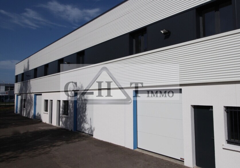 Industrial in Moissy-Cramayel to rent - Building Photo - Image 2 of 5