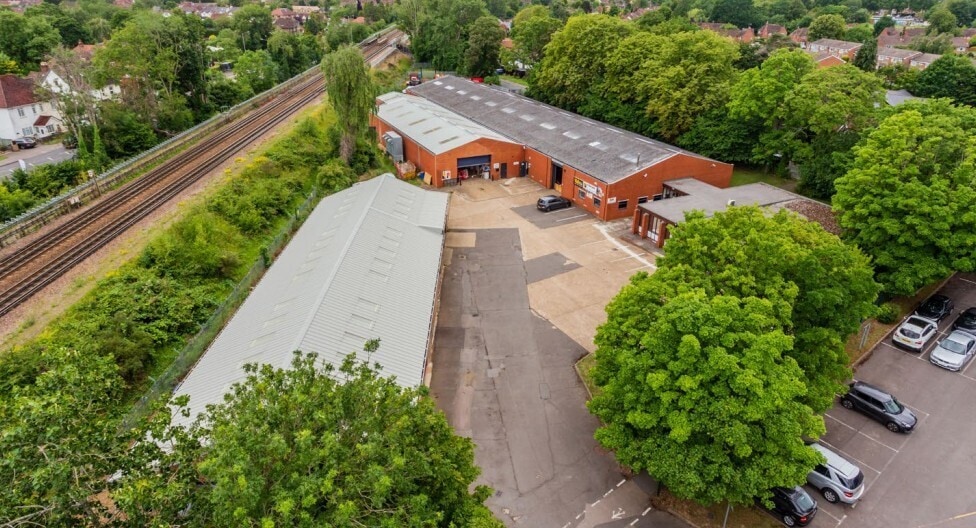 Unit 7 Corinium Industrial Estate, Raans Road, Amersham to rent - Building Photo - Image 3 of 7