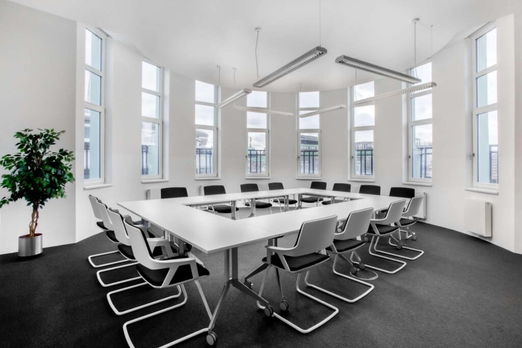Location Bureaux 110 m² - Photo 1