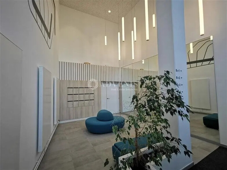 Office in Lille to rent - Lobby - Image 2 of 7